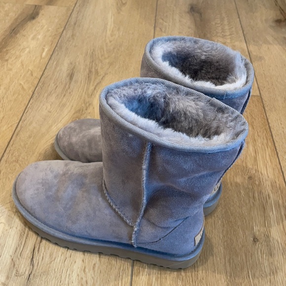 UGG Boots practically new - Picture 1 of 10